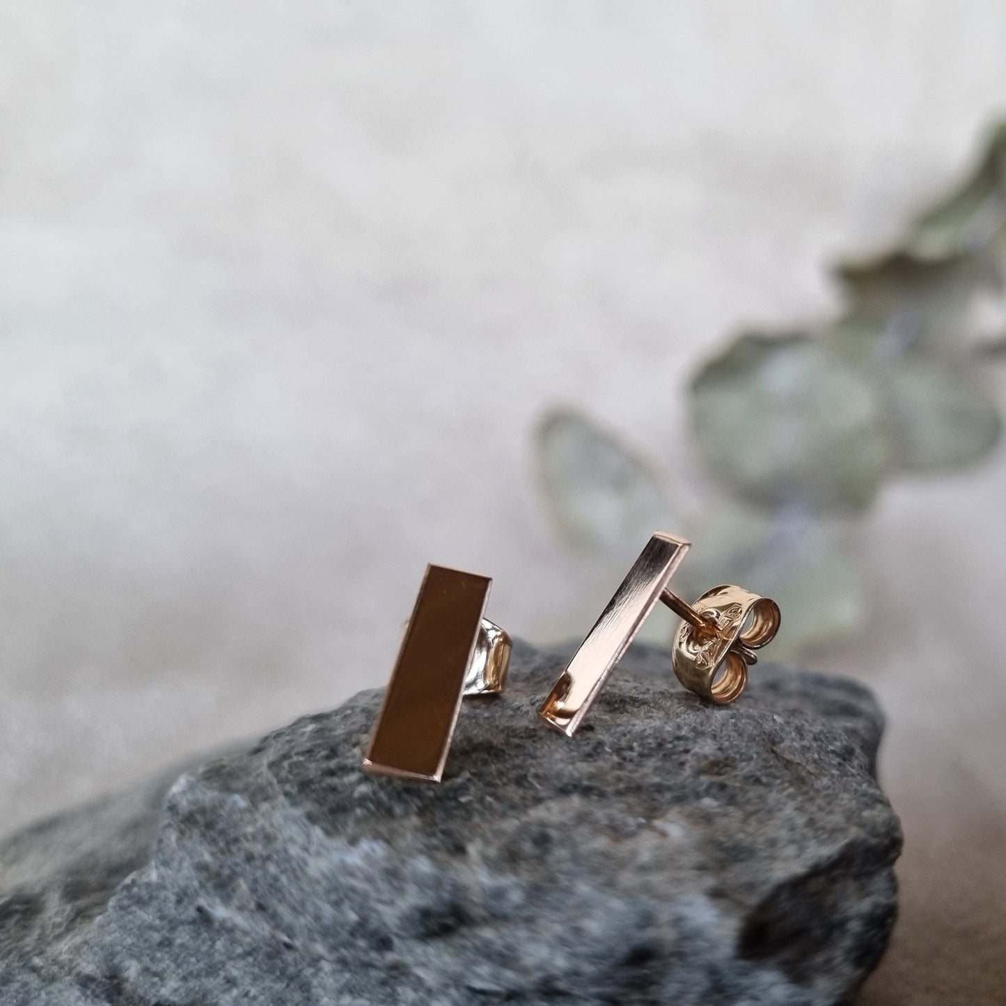 "STIL" STIFTÖRHÄNGEN 18K GULD