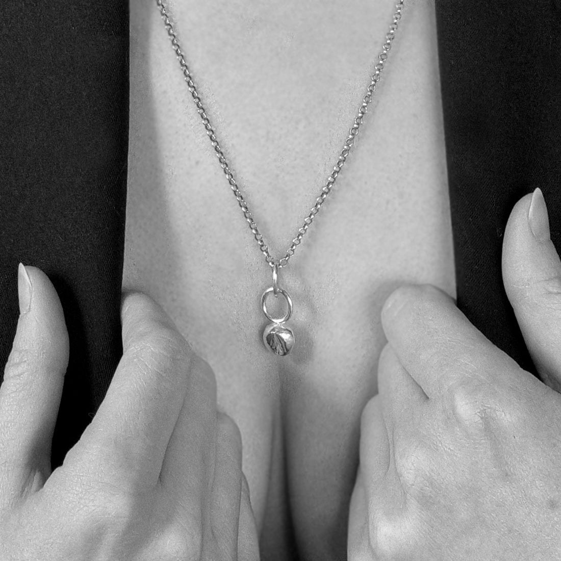 "KVINNA - OCH STOLT!" HALSBAND STÖRRE