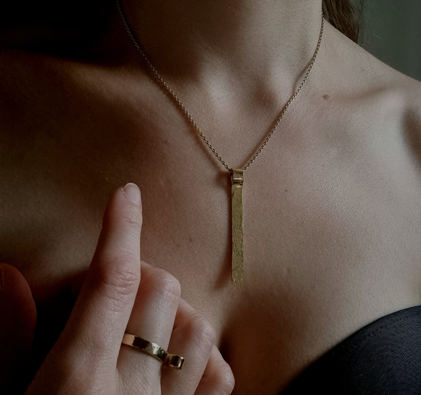 "SERENE" HAMRAT HÄNGE 18K GULD