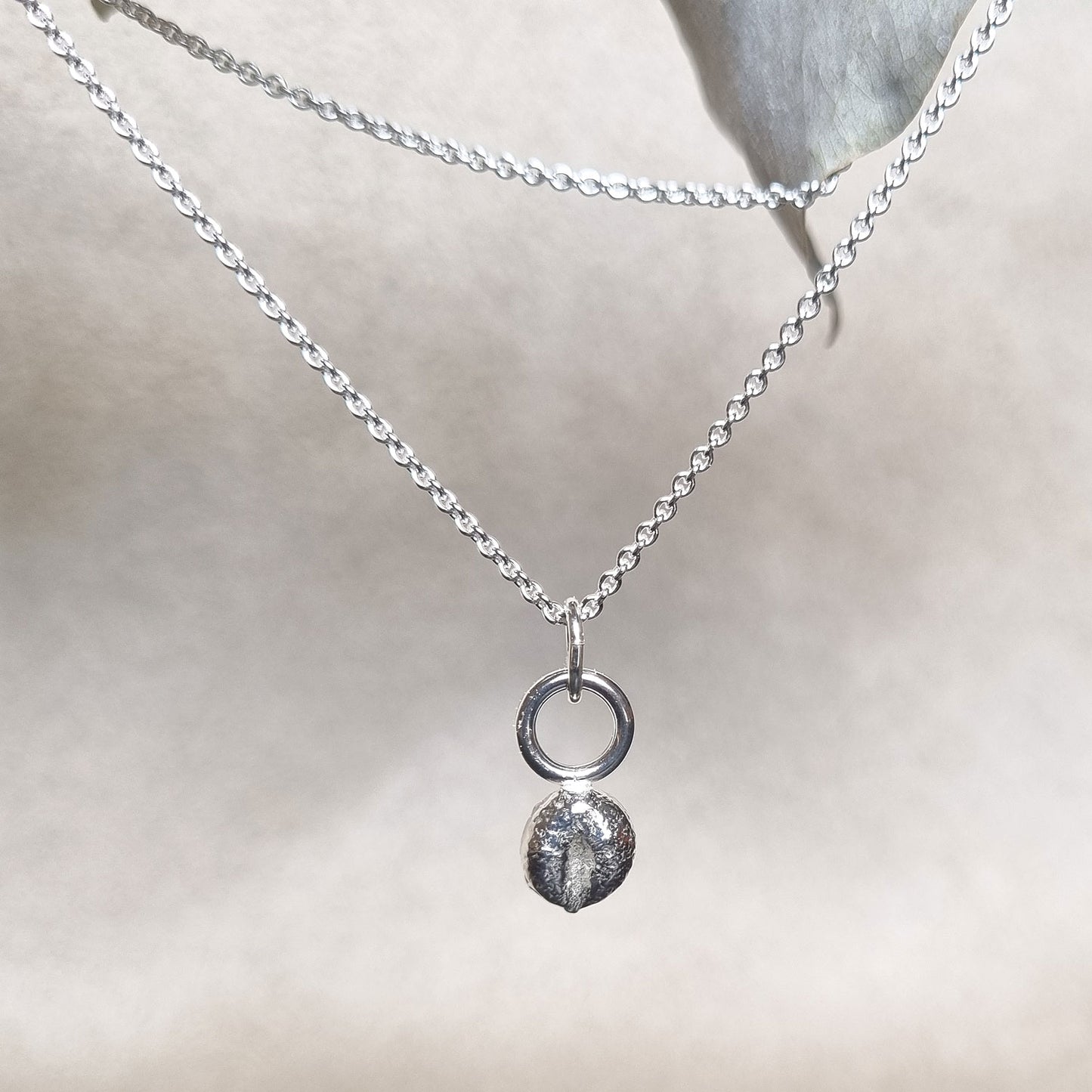 "KVINNA - OCH STOLT!" HALSBAND MINDRE