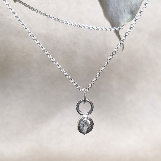 "KVINNA - OCH STOLT!" HALSBAND MINDRE