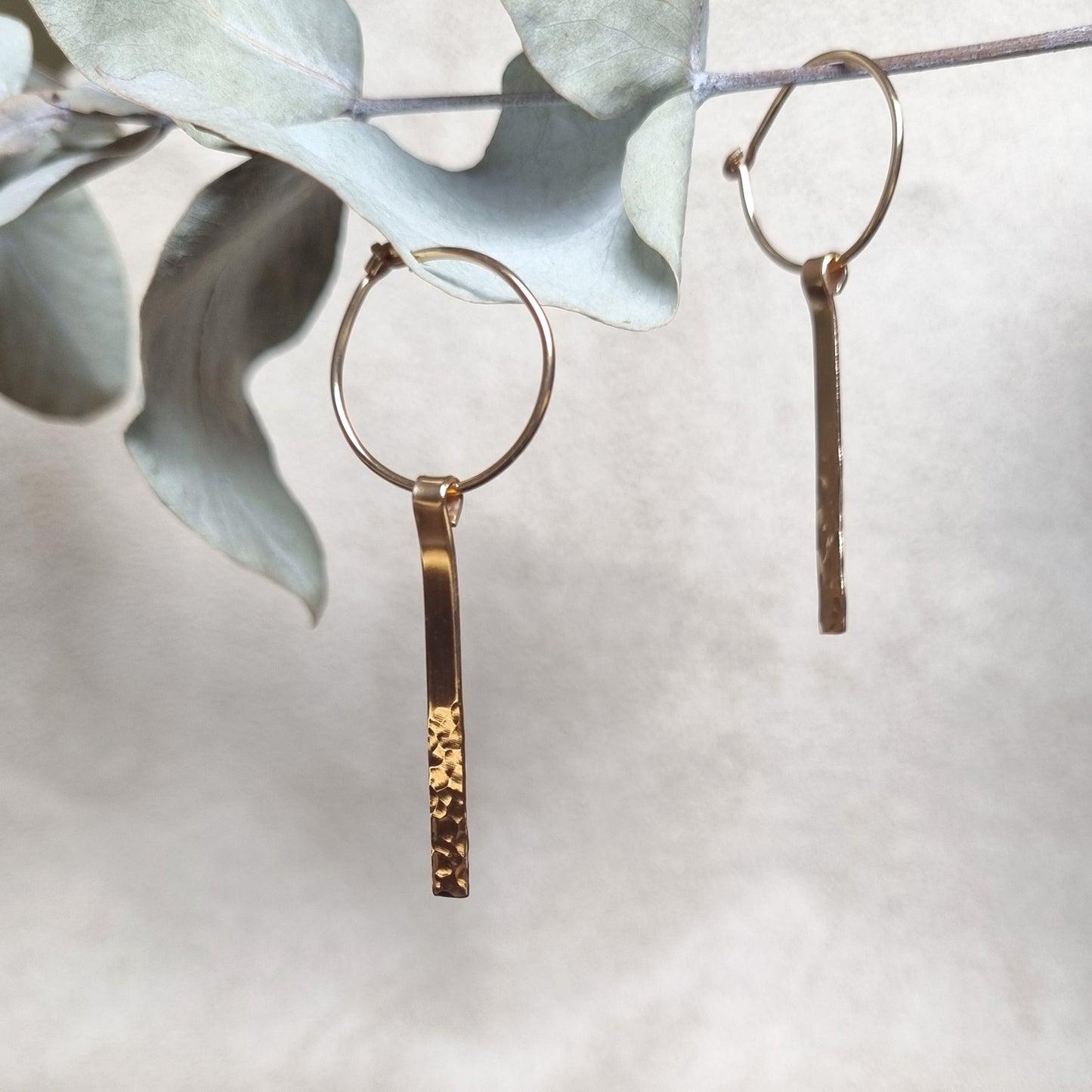 "SERENE" ÖRHÄNGEN 18K GULD