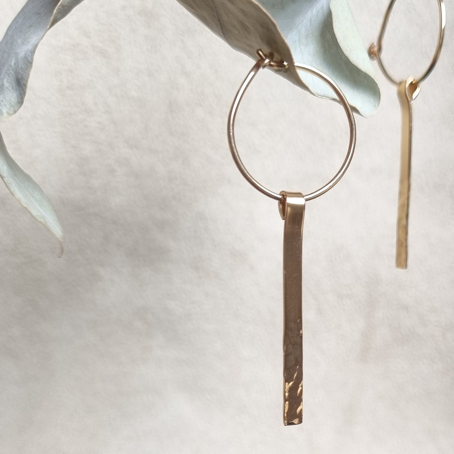 "SERENE" ÖRHÄNGEN 18K GULD