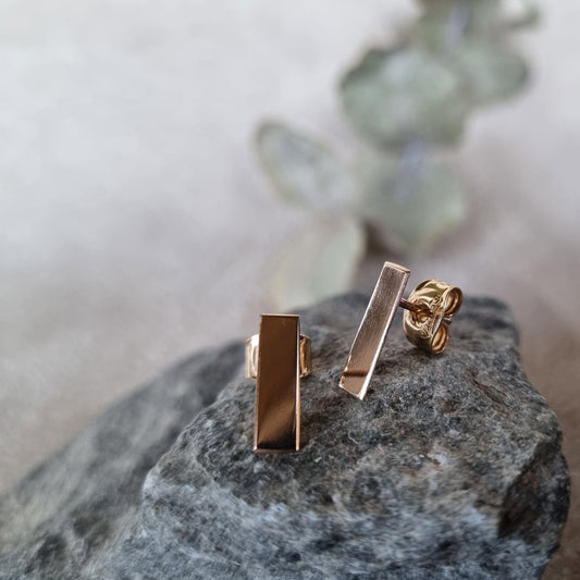 "STIL" STIFTÖRHÄNGEN 18K GULD