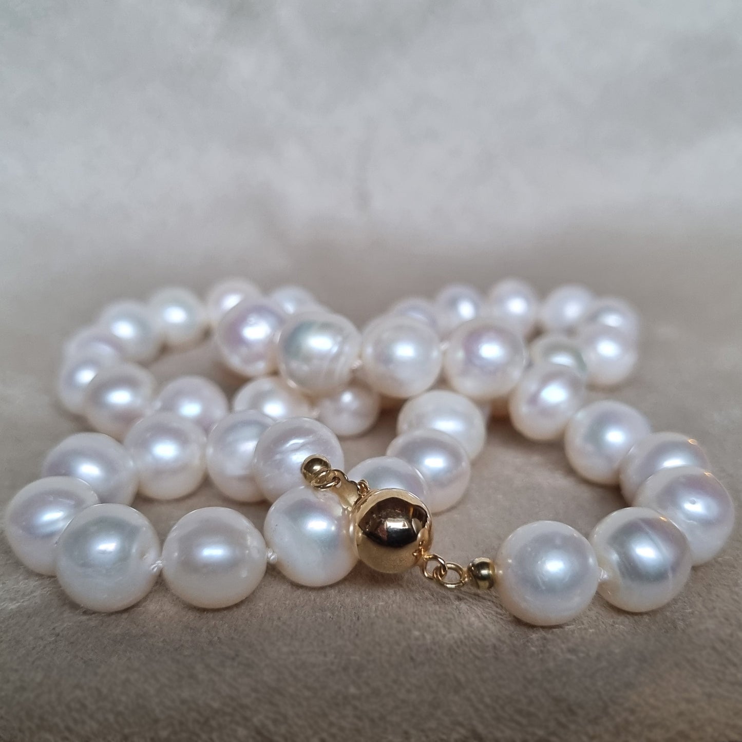 "WHITE BEAUTY" PÄRLHALSBAND