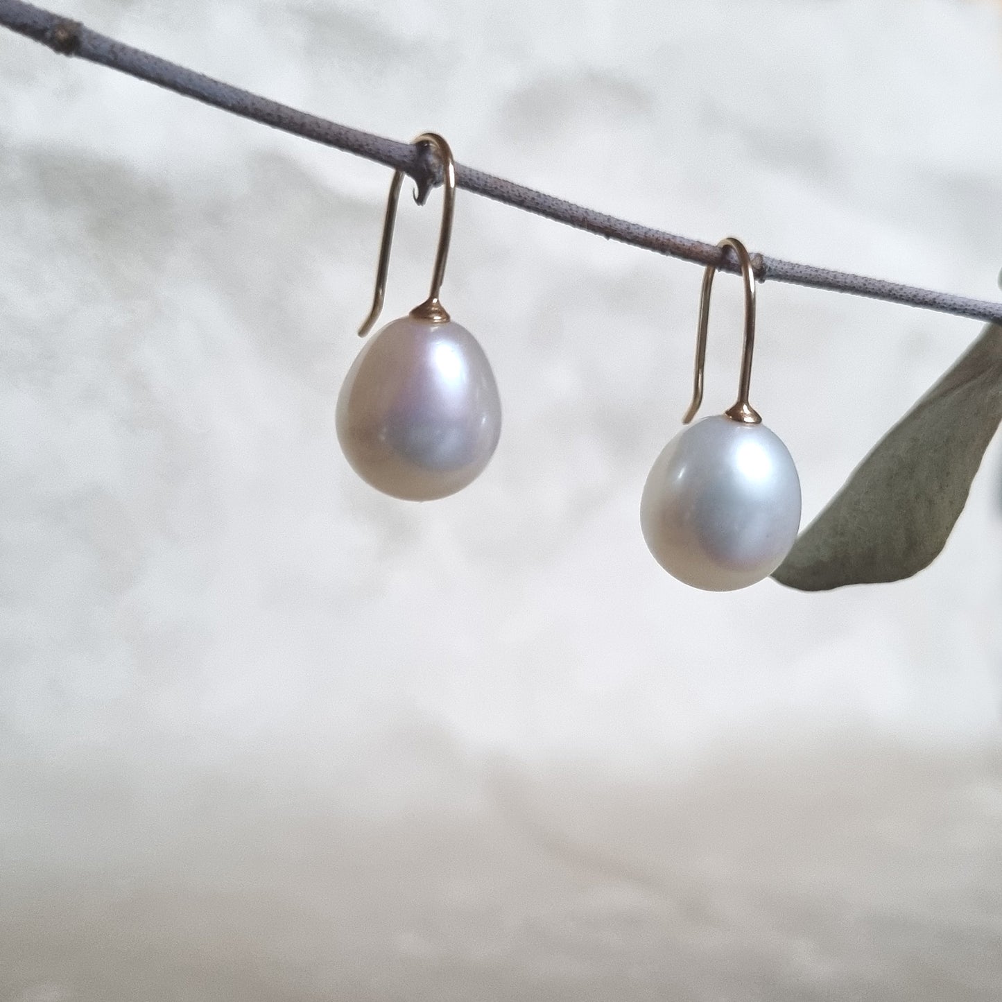 PÄRLÖRHÄNGEN OVALA STORA